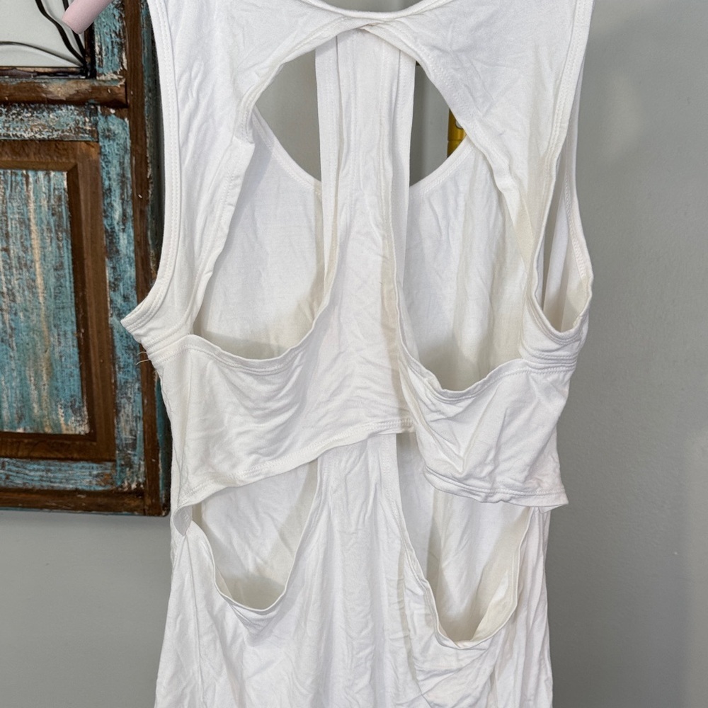Fabletics White Racerback Performance Tank NEW M - Picture 6 of 12